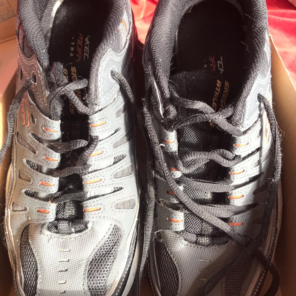 Skechers Victory Won Sneaks size 9.5